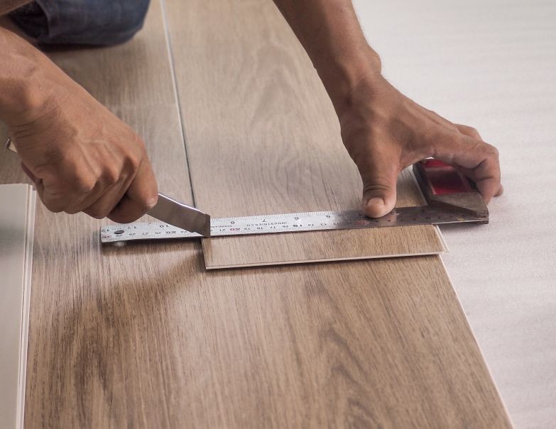 workman cutting vinyl plank 